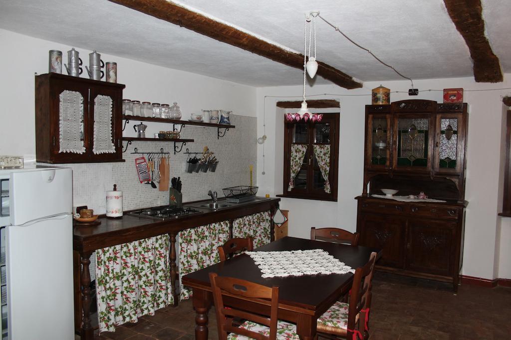 Pensjonat Casa Giuliana Calosso Pokój zdjęcie